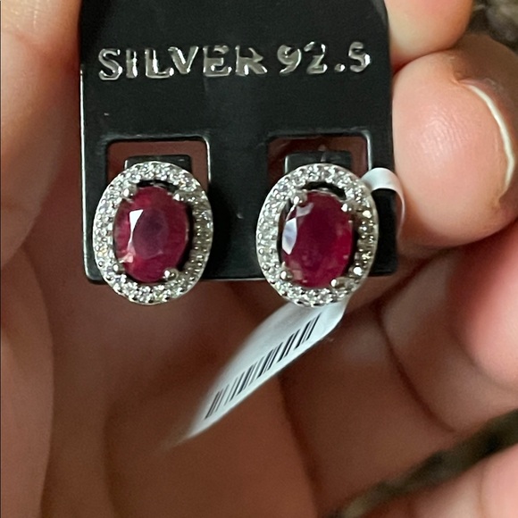 NWT Elegant Natural Ruby Gemstone Oval Shape Stud Earrings in 925 Silver - Picture 3 of 8